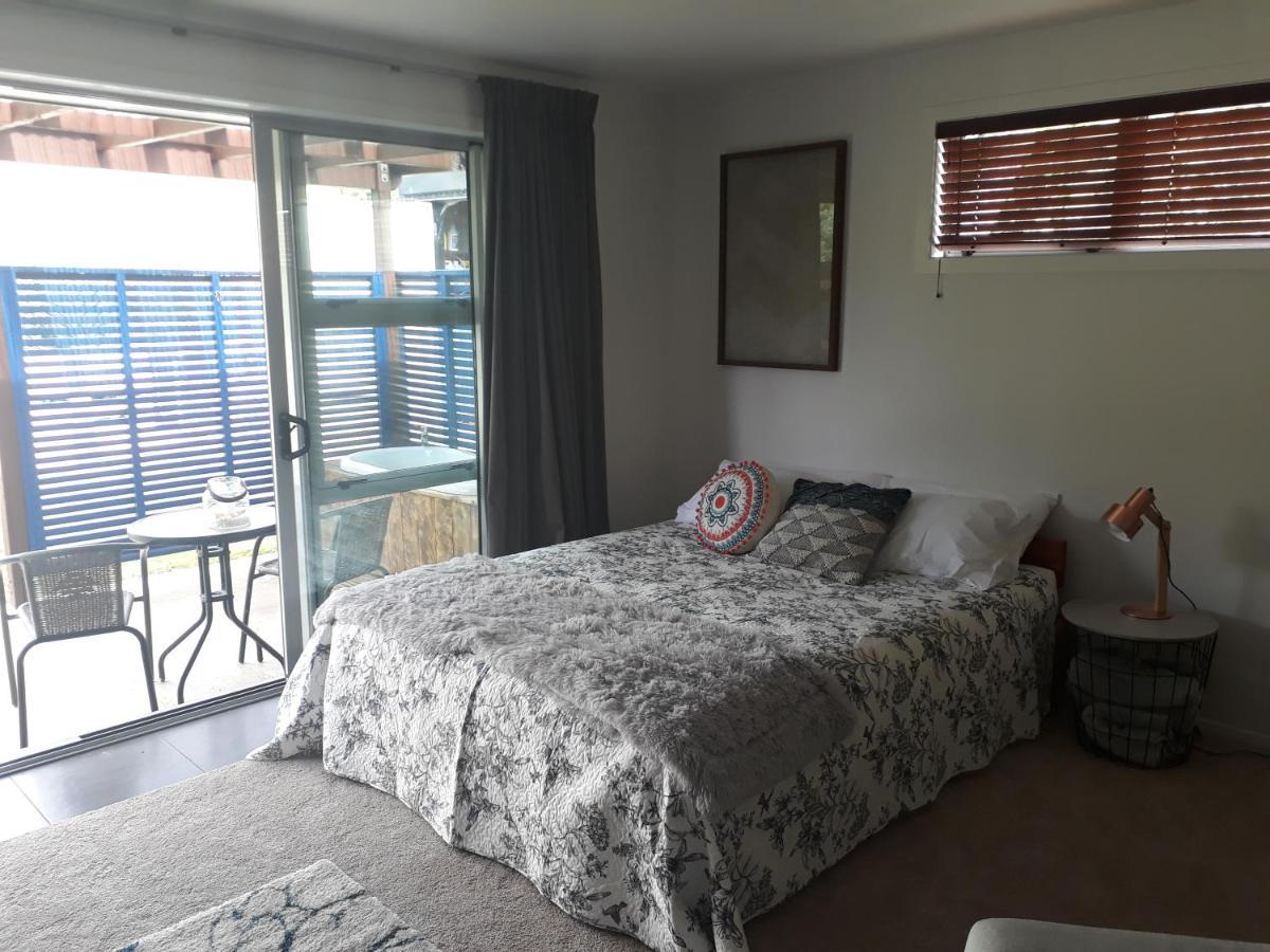 The End Lounge B&B Отороханга Екстериор снимка